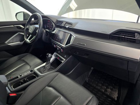 Used 2022 Audi Q3 2.0T Premium w/ Convenience Package image 27