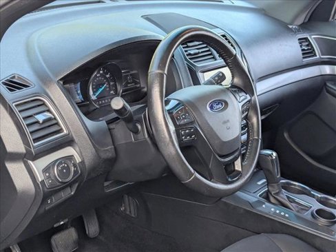 Used 2016 Ford Explorer XLT w/ Equipment Group 201A image 10