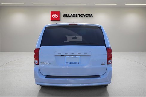 Used 2017 Dodge Grand Caravan SXT image 4