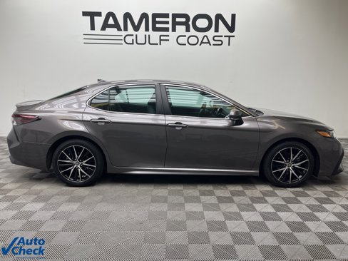 Used 2022 Toyota Camry SE image 4