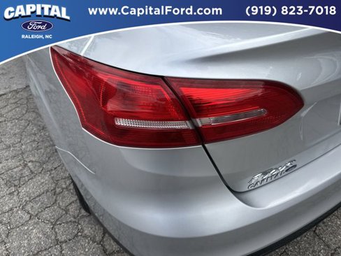 Certified 2018 Ford Focus SE image 15