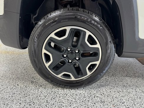 Used 2017 Jeep Renegade Trailhawk image 20