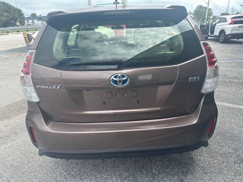Used 2017 Toyota Prius V Three image 5