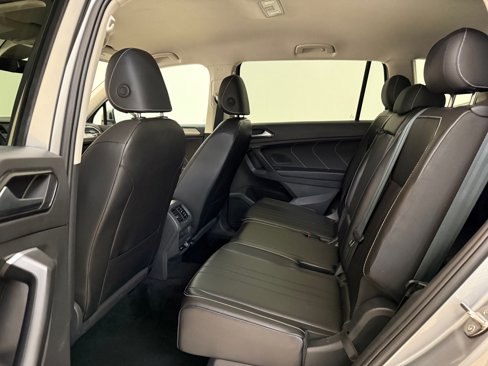 Used 2024 Volkswagen Tiguan SE image 14