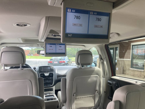 Used 2013 Chrysler Town & Country Touring-L w/ Premium Group image 22