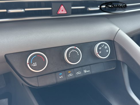Used 2021 Hyundai Elantra SE image 21