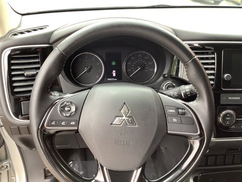 Used 2018 Mitsubishi Outlander SE image 14