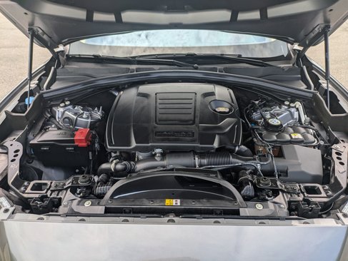 Used 2020 Jaguar F-PACE Premium image 32
