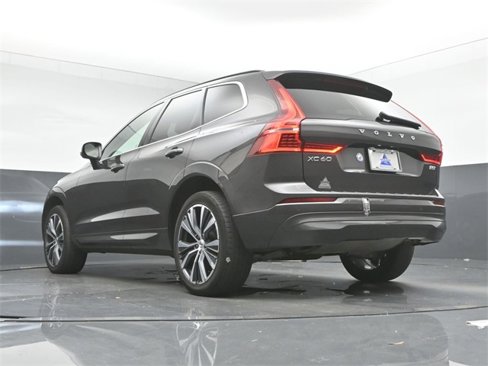 Used 2022 Volvo XC60 B5 Momentum w/ Climate Package image 14
