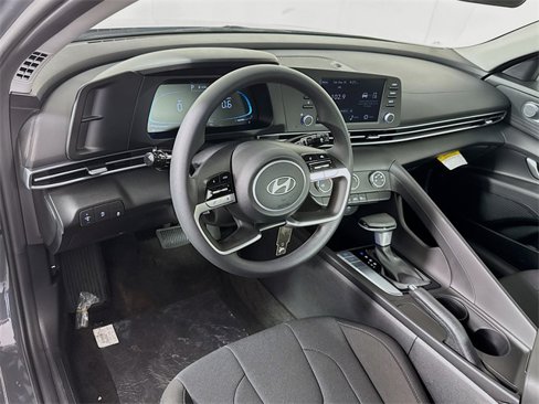 New 2025 Hyundai Elantra SE image 23