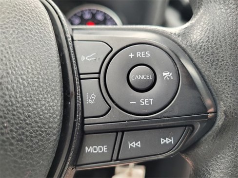 Used 2021 Toyota RAV4 LE image 27