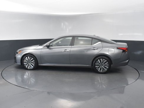 Used 2024 Nissan Altima 2.5 SV image 3