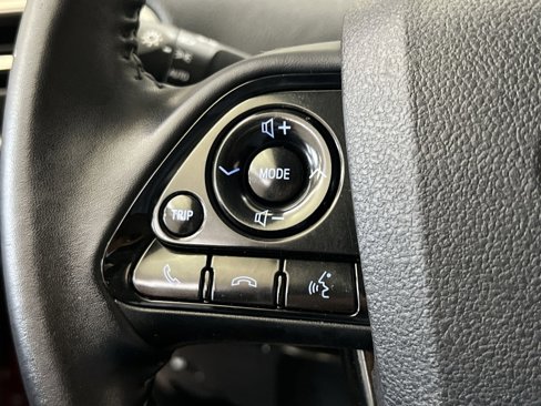 Used 2020 Toyota Prius Prime XLE image 31