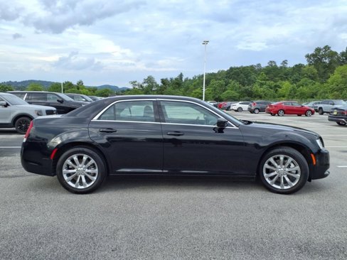 Used 2022 Chrysler 300 Touring image 22