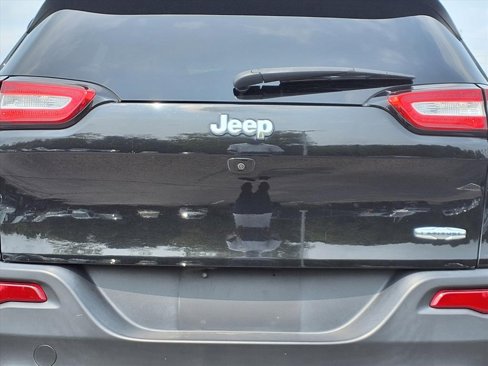 Used 2016 Jeep Cherokee Latitude w/ Cold Weather Group image 24
