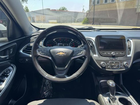 Used 2018 Chevrolet Malibu LT image 12