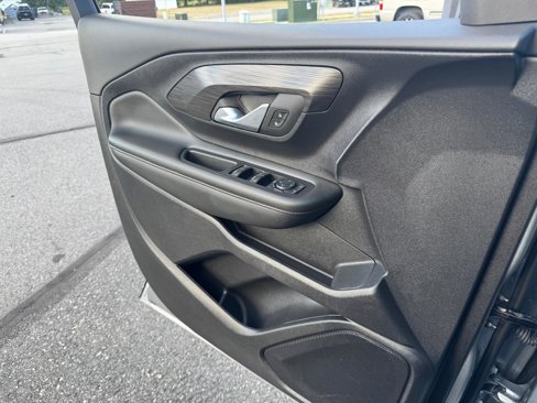 Used 2024 GMC Terrain SLE image 26