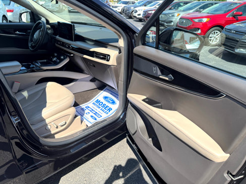 Used 2022 Lincoln Nautilus FWD w/ Premium Package image 28