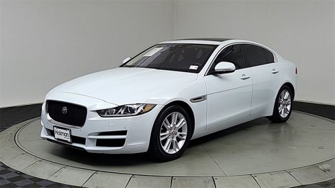 Used 2017 Jaguar XE Premium image 3