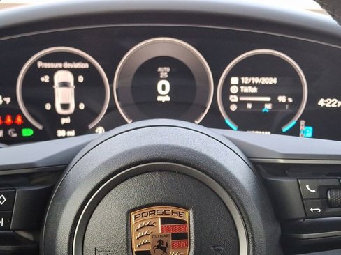 Used 2025 Porsche Taycan image 18