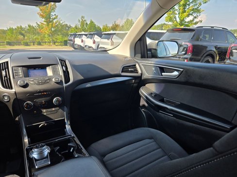 Used 2019 Ford Edge SE image 11
