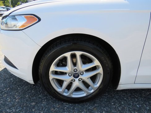 Used 2014 Ford Fusion SE image 29