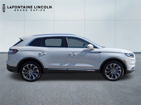 Used 2022 Lincoln Nautilus Reserve w/ Luxury Package image 6