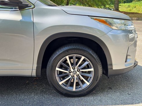 Used 2018 Toyota Highlander XLE image 4
