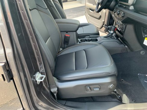 New 2025 Jeep Gladiator Sport image 17