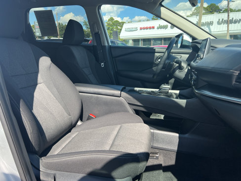 Used 2024 Nissan Rogue SV image 22