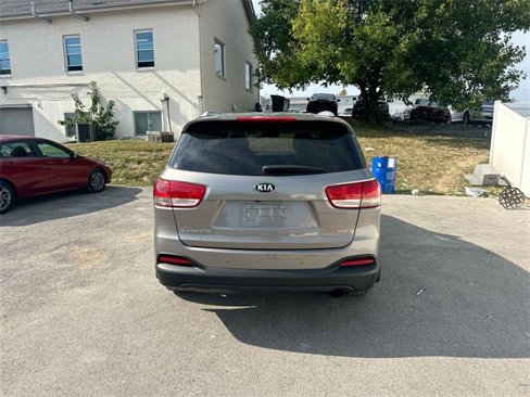Used 2017 Kia Sorento LX w/ LX Convenience Package image 28