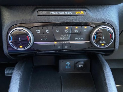 Used 2022 Ford Escape SE image 18