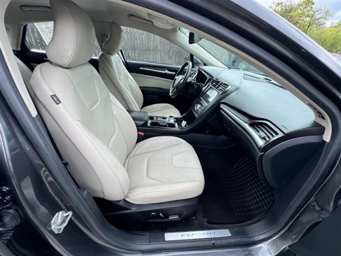 Used 2018 Ford Fusion Titanium image 34