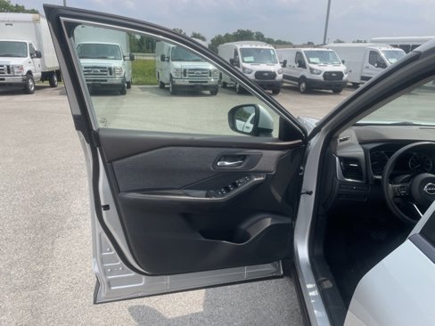 Used 2022 Nissan Rogue SV image 18