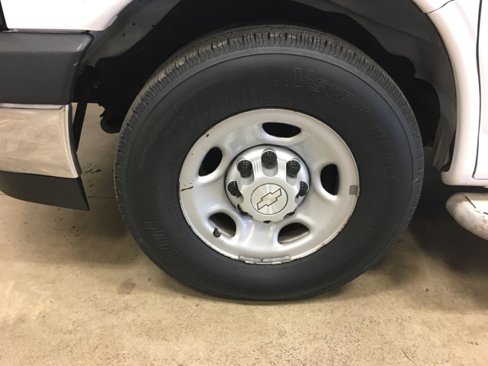 Used 2018 Chevrolet Express 2500 w/ Driver Convenience Package image 11