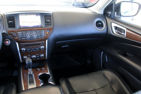Used 2017 Nissan Pathfinder Platinum image 11