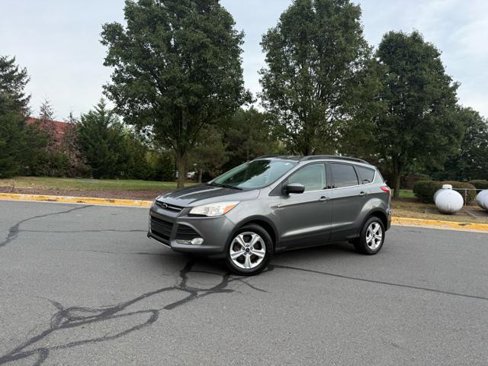 Used 2014 Ford Escape SE w/ Equipment Group 201A image 1