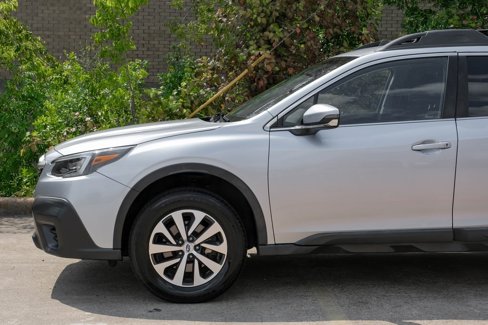 Used 2020 Subaru Outback Premium image 16