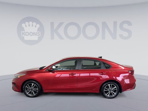 Used 2022 Kia Forte LXS w/ LXS Technology Package image 2