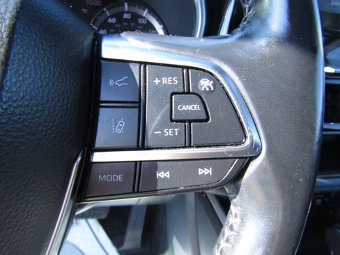 Used 2021 Toyota Highlander XLE image 19