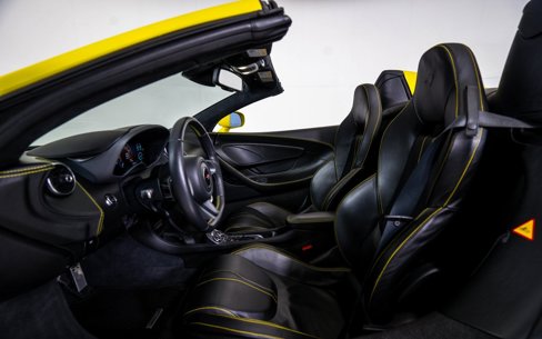 Used 2018 McLaren 570S Spider image 19