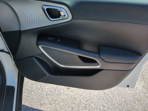 Used 2022 Kia Soul LX image 32