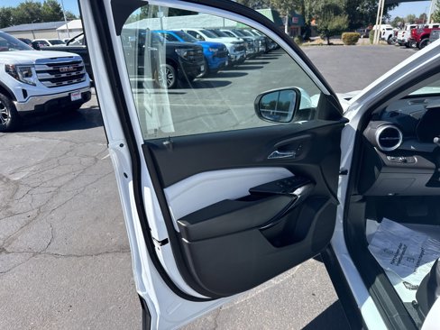 New 2025 Chevrolet Trax LT w/ LT Convenience Package image 6