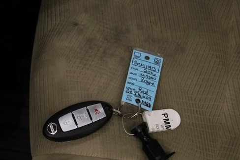 Used 2016 Nissan Rogue SV w/ SV Moonroof Package image 27