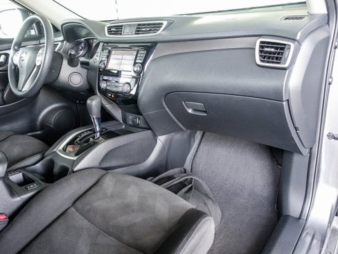 Used 2016 Nissan Rogue SV w/ SV Premium Package image 6