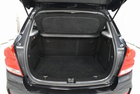 Used 2022 Chevrolet Trax LT w/ LT Convenience Package image 11