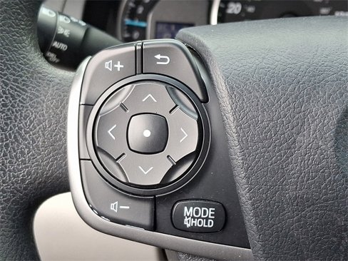 Used 2012 Toyota Camry image 19
