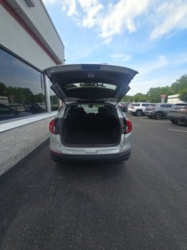Used 2022 GMC Terrain SLE w/ Driver Convenience Package image 16