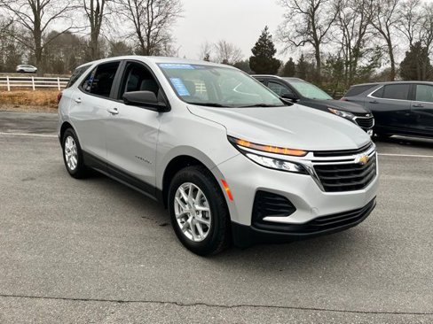 Used 2022 Chevrolet Equinox LS w/ LS Convenience Package image 4