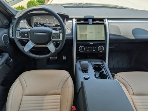 Certified 2024 Land Rover Discovery Dynamic SE image 9